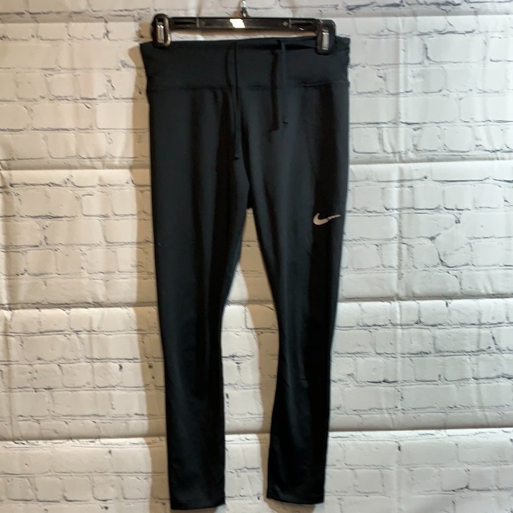 Nike women’s dri fit cropped  leggings- small